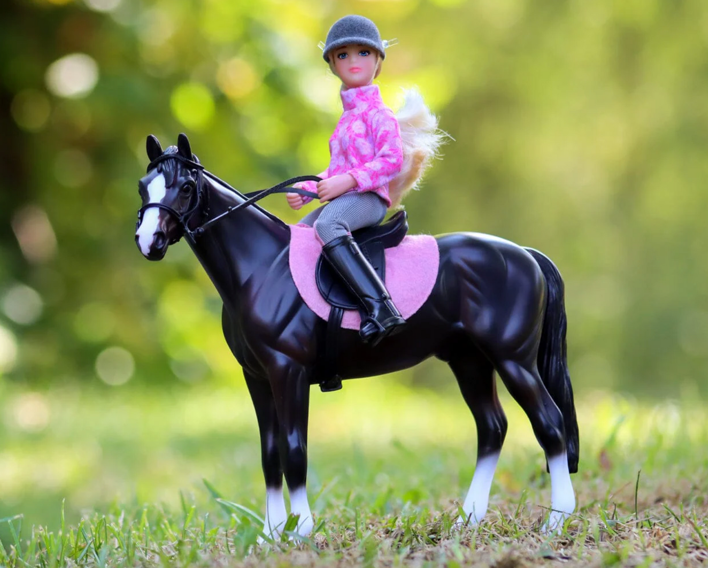  Freedom Series - Logan & English Rider Lauren