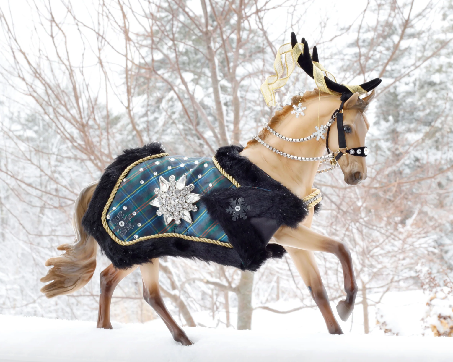  Highlander 2023 Holiday Horse (Retired)