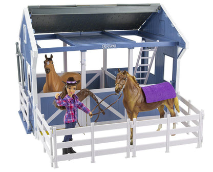  Classics - Deluxe Country Stable With Horse & Wash Stall (retired)